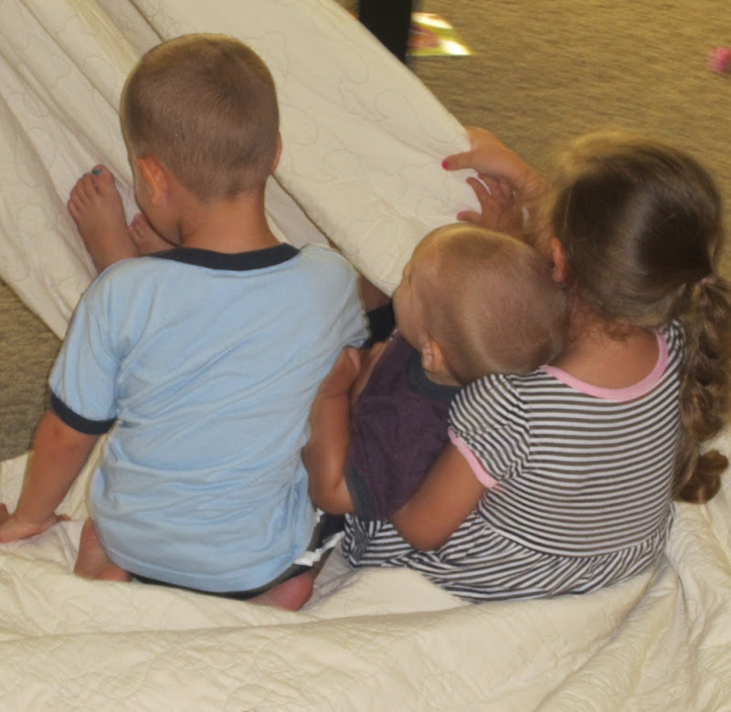 Hatch Catch of the Day Blanket Pull