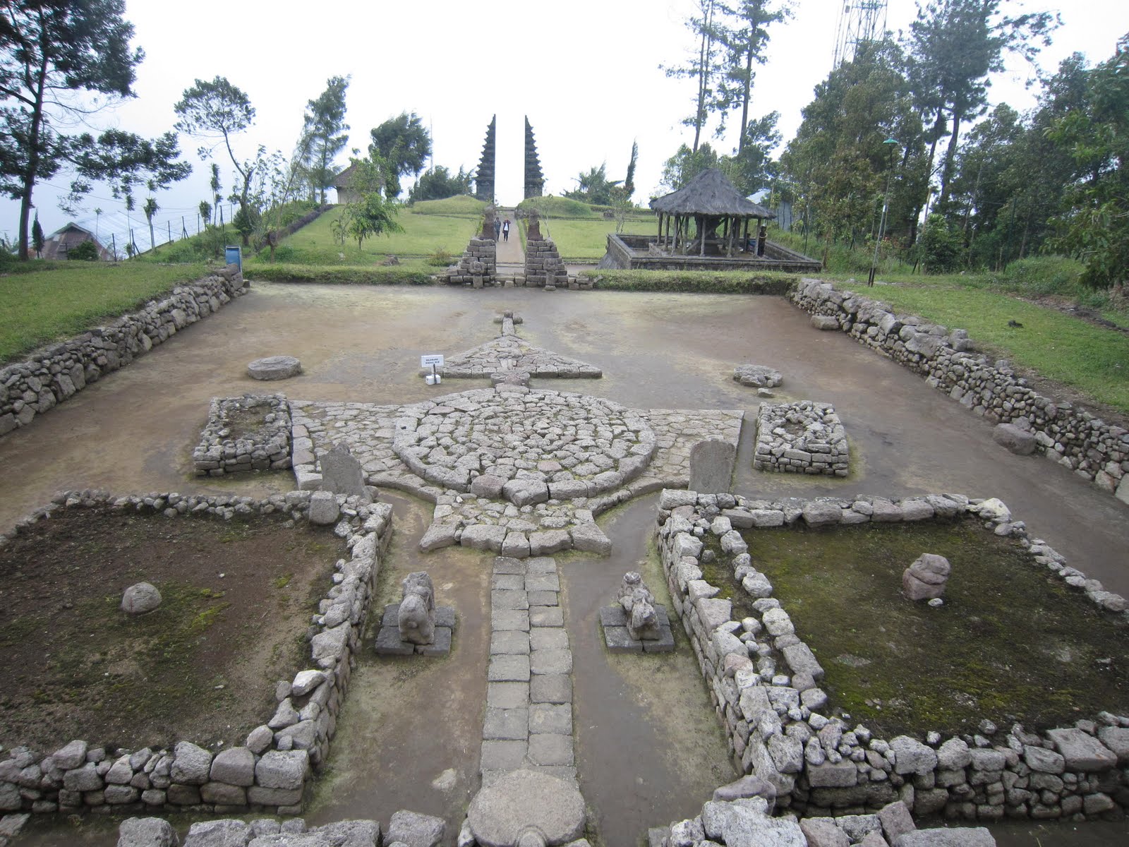 anNa AreA: WISATA CANDI CETHO DAN CANDI SUKUH