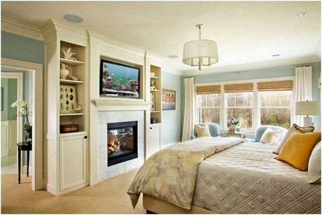 Interessante-traditionelle-Schlafzimmer-ideen-blau-weiß-mit-Kamin-und-TV