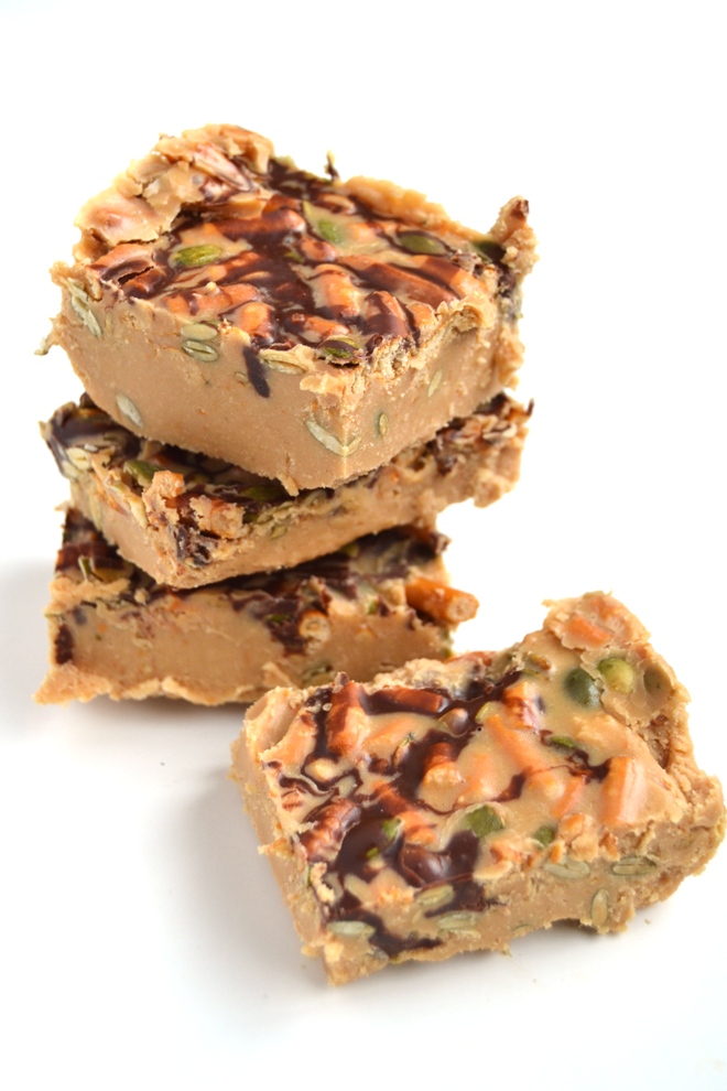 No-Bake Chocolate Peanut Butter Pretzel Bars are simple to make, only require 6 ingredients, and are full of that salty-sweet flavor that everyone loves! www.nutritionistreviews.com