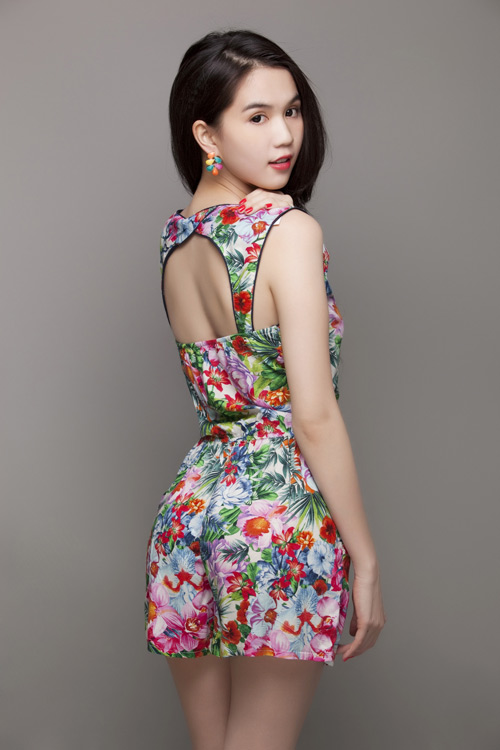 Girl Real Estate Ngoc Trinh Watch Sexy Lace Dress With Flowers 