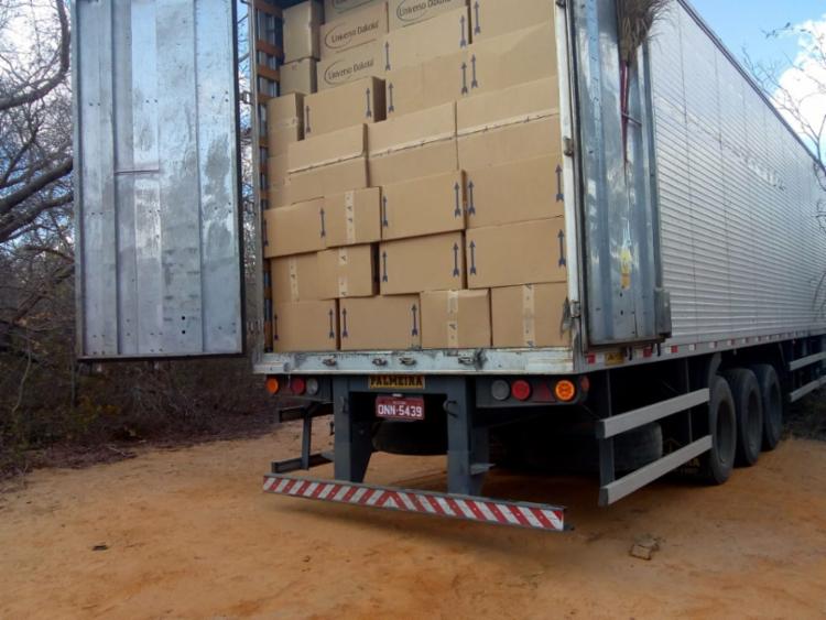 Carga de calçados avaliada em R$ 1 milhão é recuperada em Carinhanha
