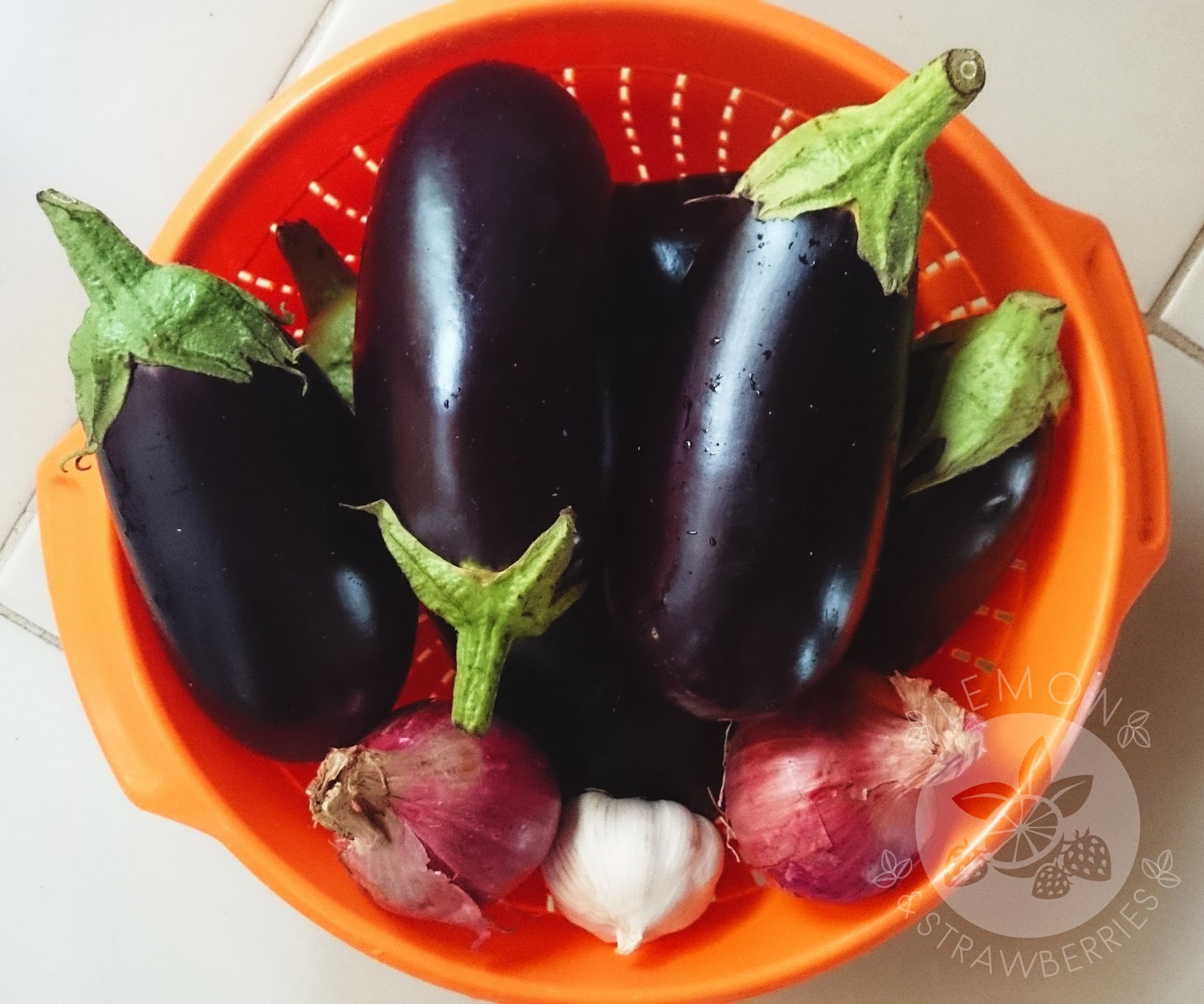 Start off with cutting eggplants into halves, sprinkle them generously