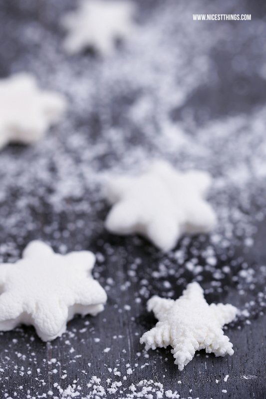 Schneeflocken Marshmallows selber machen marshmallows Rezept #marshmallows #marshmallow #schneeflocken #snowflake