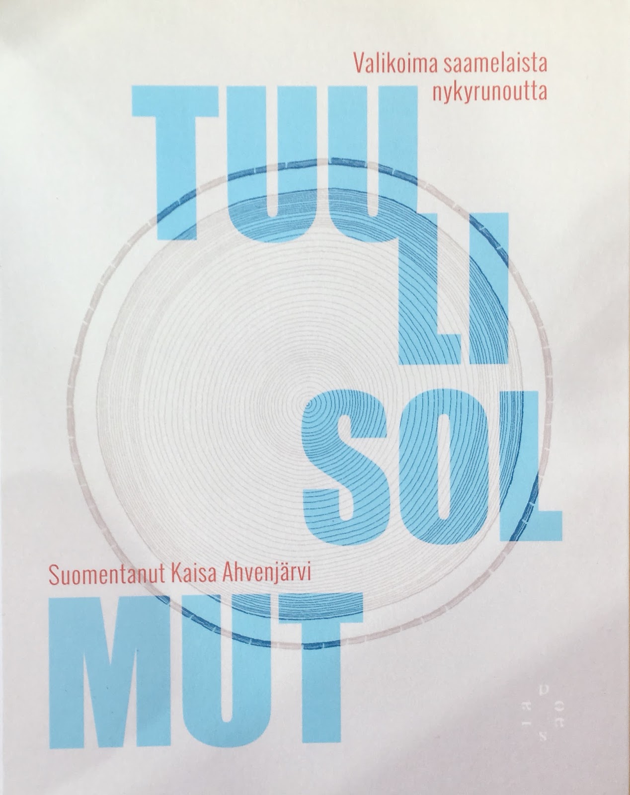 Iso musta kukko pieni tyttö