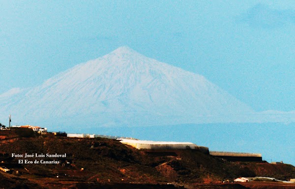 Fotos Teide nevado completamente desde playa Las Canteras Fotos Teide nevado completamente desde playa Las Canteras