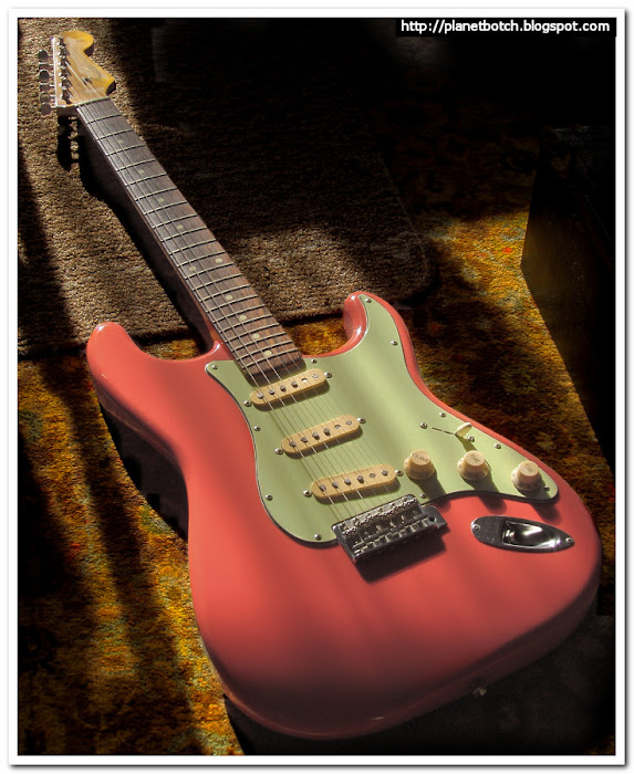 Salmon Pink Fender/Squier Stratocaster