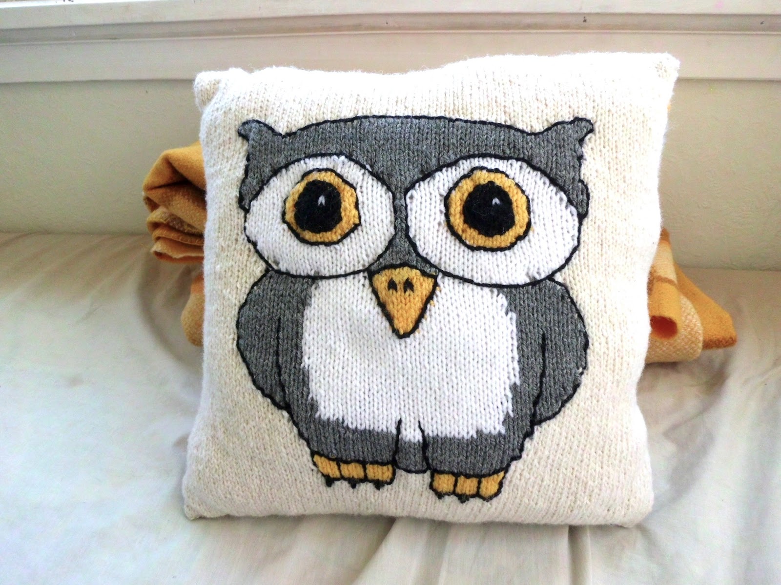 Shannon's Crafts and other stuff Knitted Owl Cushion Cover