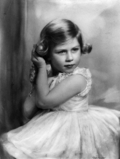 These Cute Photos of a Young Queen Elizabeth II Will Make ...