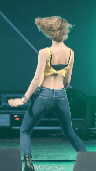 홀리데이 새벽 21gif