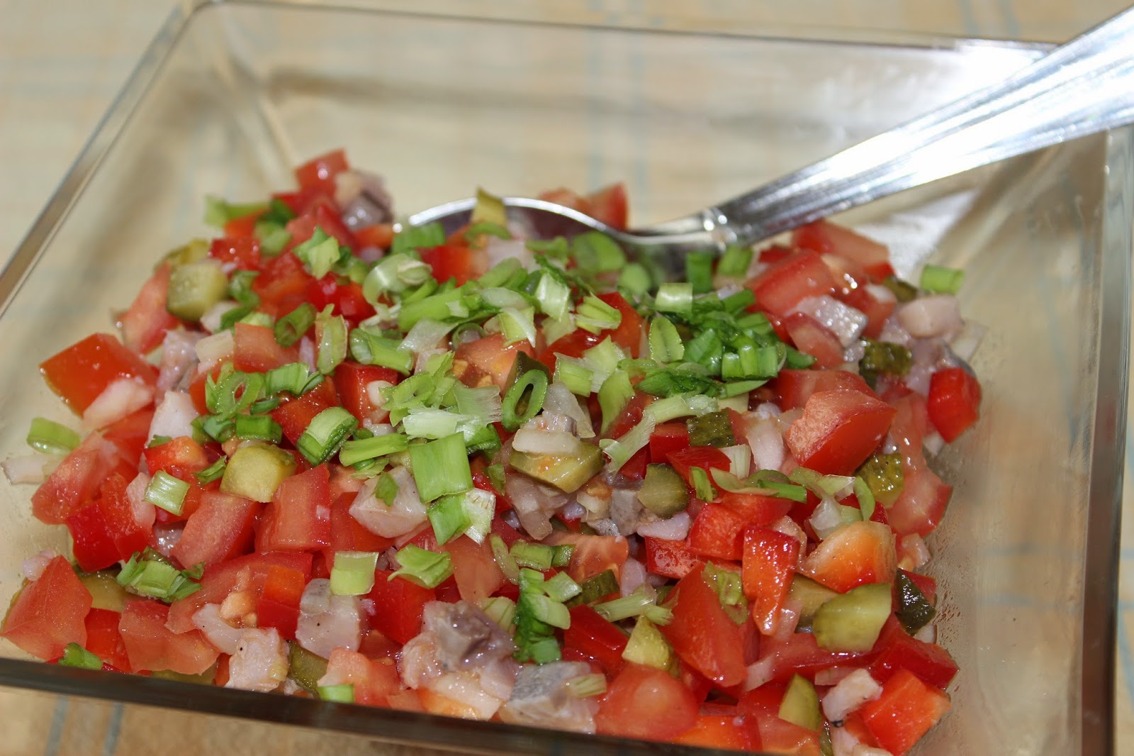 Schöne Rezepte: Matjes-Salat - eine tolle Eiweißmahlzeit für die gute Figur