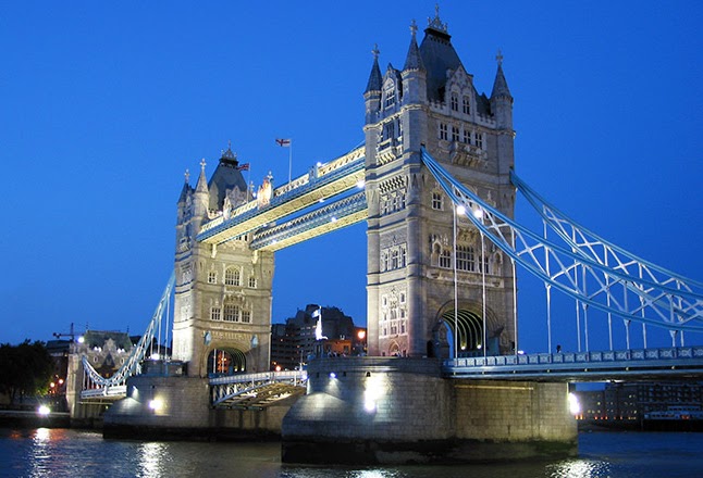 World Tour And Travel Guide: Tower Bridge