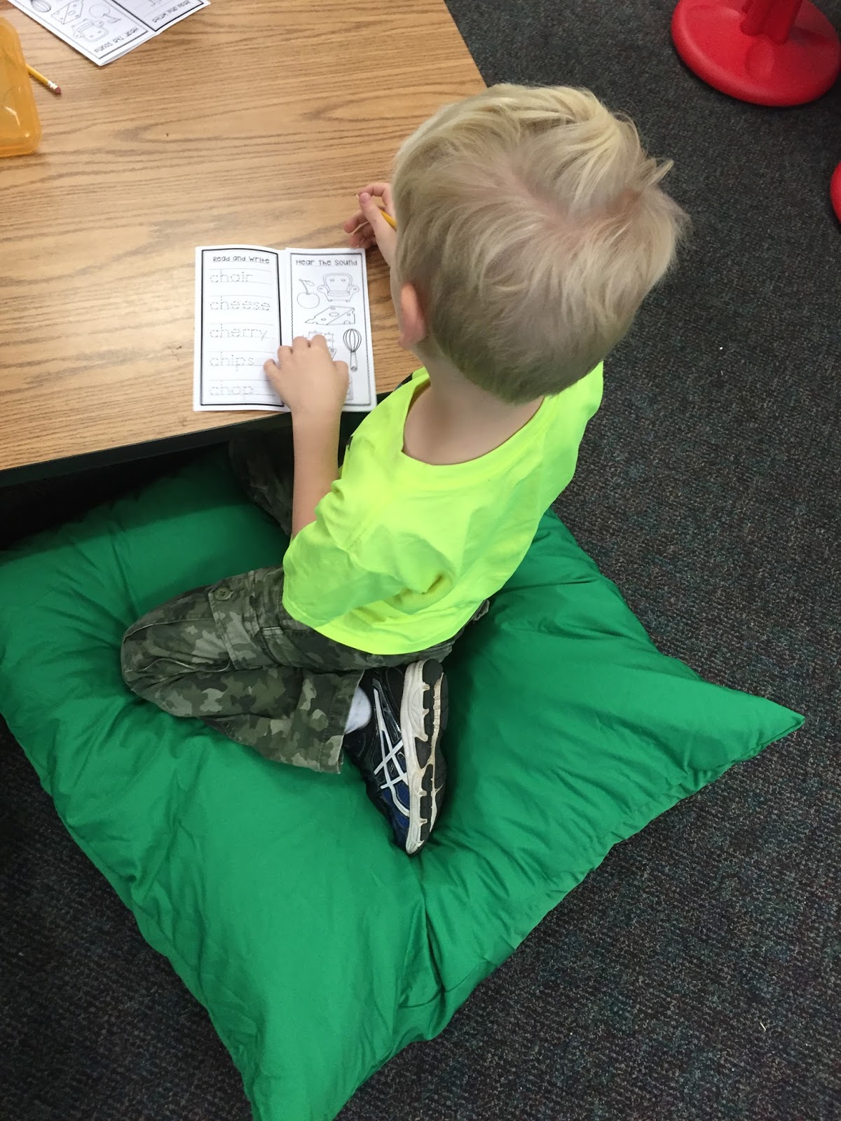Kindergarten is Grrreat!: Flexible Seating in Kindergarten - Floor Pillows!