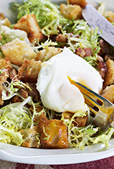 Classic Salade Lyonnaise