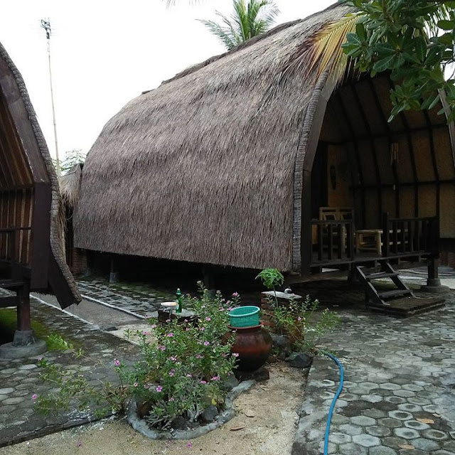 Rumah adat cantik di dekat pantai Cemara Lombok, sumber ig @caderabdul