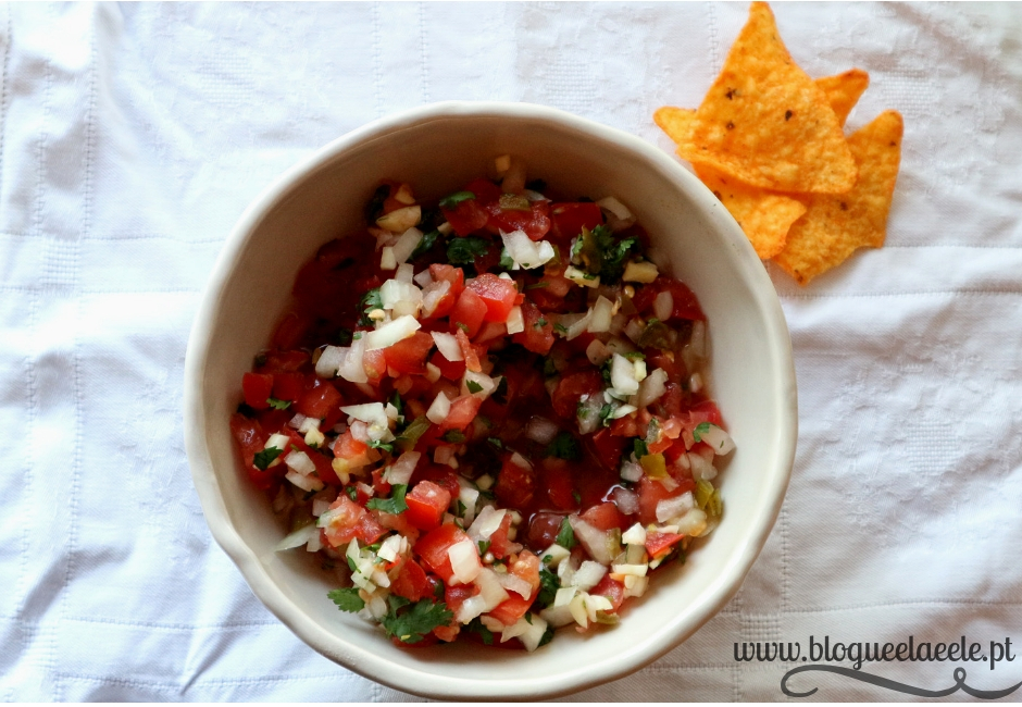 Receita pico de gallo, o aperitivo mexicano perfeito salsa pico de galo + molho mexicano + aperitivo + do México + comida colorida + comida para festas + jantar de amigos + blogue português de casal + pedro e telma + blogue ela e ele + ele e ela