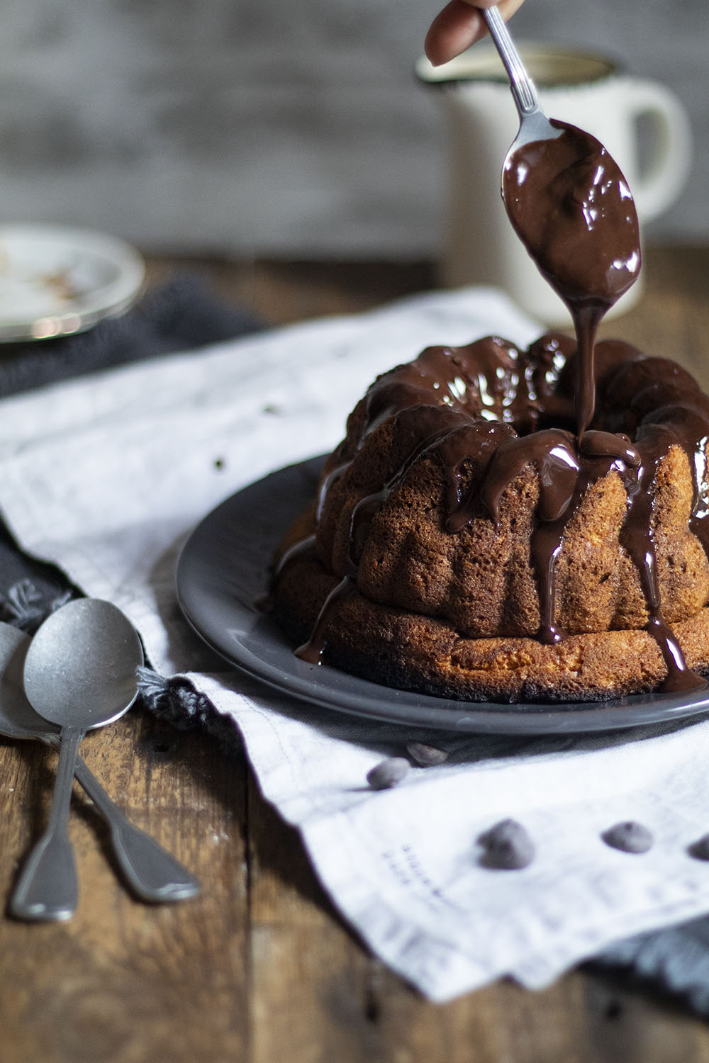Délicieuse recette du cake marbré vanille et chocolat recouvert de chocolat fondu