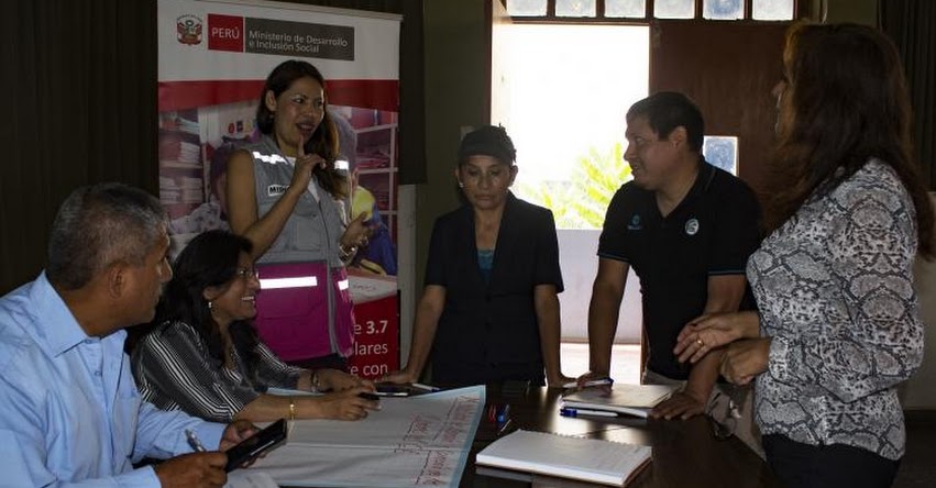 Qali Warma capacita a directores y especialistas de las UGEL para fortalecer el servicio alimentario escolar - www.qaliwarma.gob.pe Qali Warma capacita a directores y especialistas de las UGEL para fortalecer el servicio alimentario escolar - www.qaliwarma.gob.pe