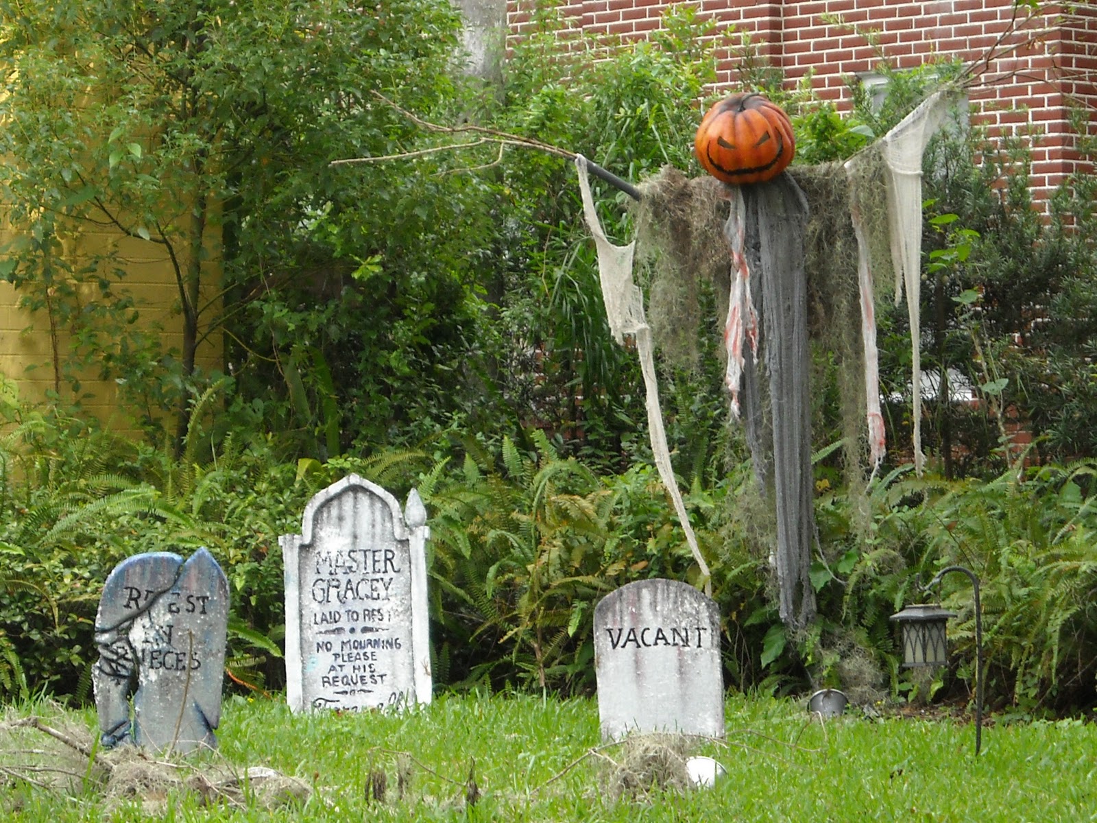 My Daily Swoon: Spooktacular Halloween Yards of Orlando