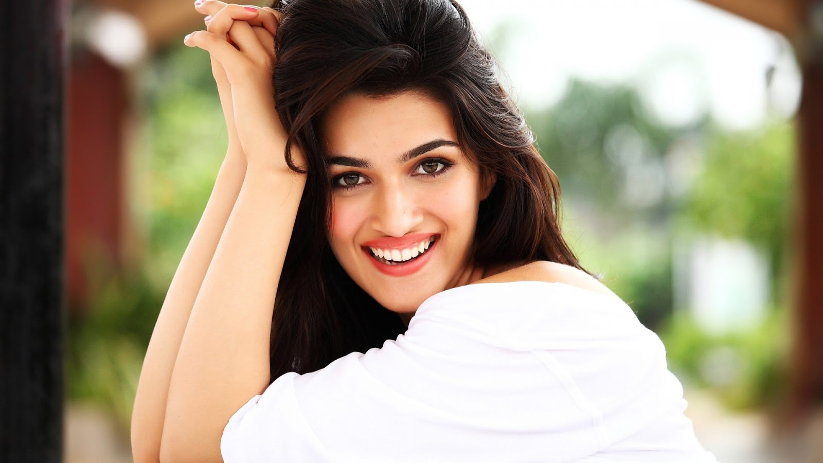 Image result for kriti sanon face