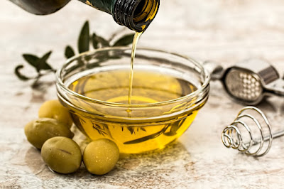 Olive Oil For Glowing Skin, How to get glowing skin in winter, food for glowing skin, how to get glowing skin, what to eat for glowing skin, what to eat to get glowing skin, best food for skin glow, how to get fair skin, glowing skin in winter, how to get flawless skin, how to get clear skin, natural glowing skin, 