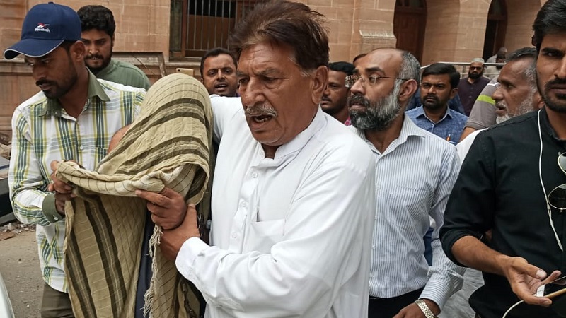 Senior Journalist Nasrullah Khan being taken away from court by CTD Police Senior Journalist Nasrullah Khan being taken away from court by CTD Police