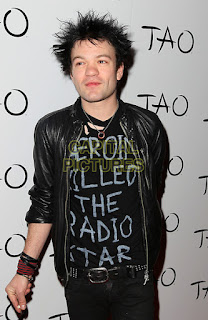 'Heroin Killed The Radio Star' shirt  as worn by Deryk Whibley of Sum 41