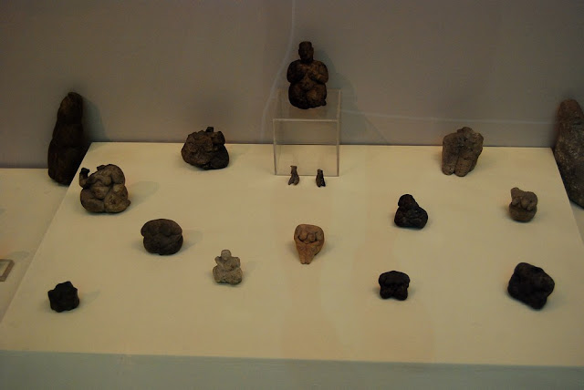 figurines en pierre et argile