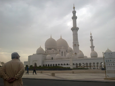 Shaikh Zayed Bin Sultan Al Nahyan Mosque picture taken near parking