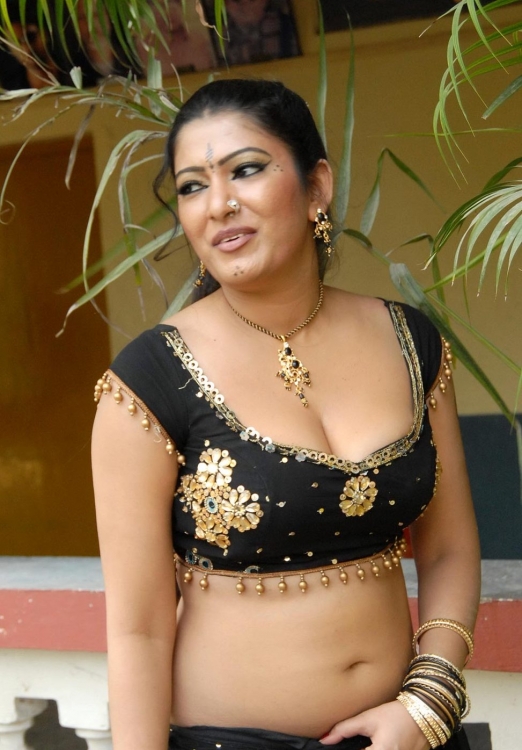 Taslima Sheik - Hot Cleavage Show  Hq Pics N Galleries-7757