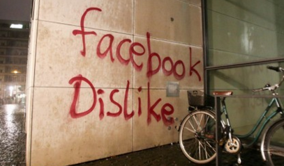 Kantor pusat Facebook di Jerman diserang massa