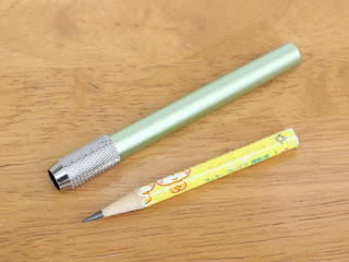 残り8cmくらいで今までは捨てていました LUXWELL(ラクスウェル) ペンシルホルダー 鉛筆補助軸 延長ホルダー 鉛筆キャップ エクステンダー 文房具 雑貨 学校 事務用 金属製グリーン