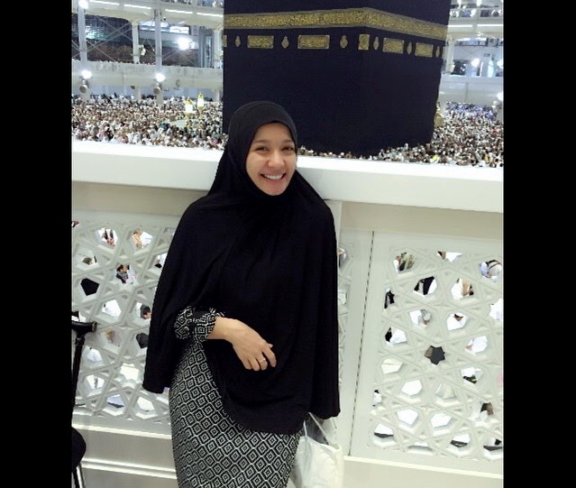 Laudya Cynthia Bella Umrah