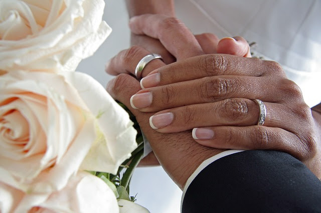 GUEST POST: Irish wedding traditions anyone can incorporate in their weddings | Written by Katie Jones Traditional Irish weddings ideas for your own wedding.
