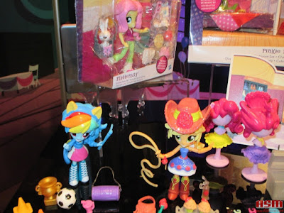 Equestria Girls Mini Toy Fair 2016 Applejack Rainbow Dash