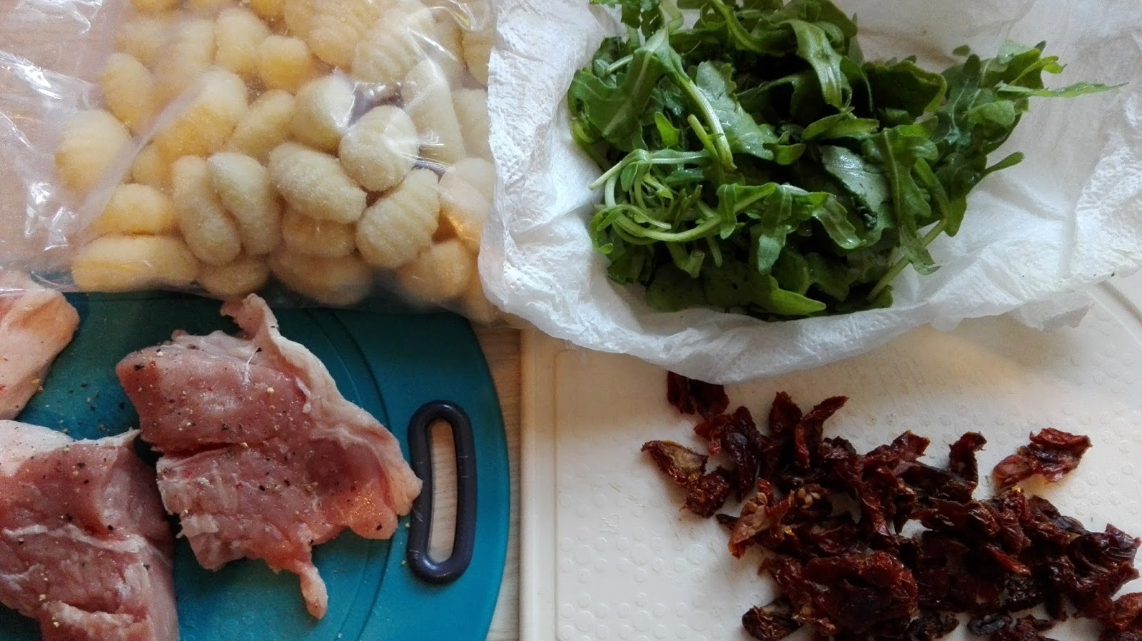 Gnocchi mit Weißweinsoße mit knusprigen Rucola dazu Kalbsfilet - Soni ...