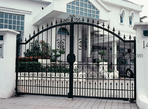 Mẫu Cửa Sắt 2 Cánh Đơn Giản Nhưng Mà Đẹp Mẫu Cửa Sắt 2 Cánh Đơn Giản Nhưng Mà Đẹp
