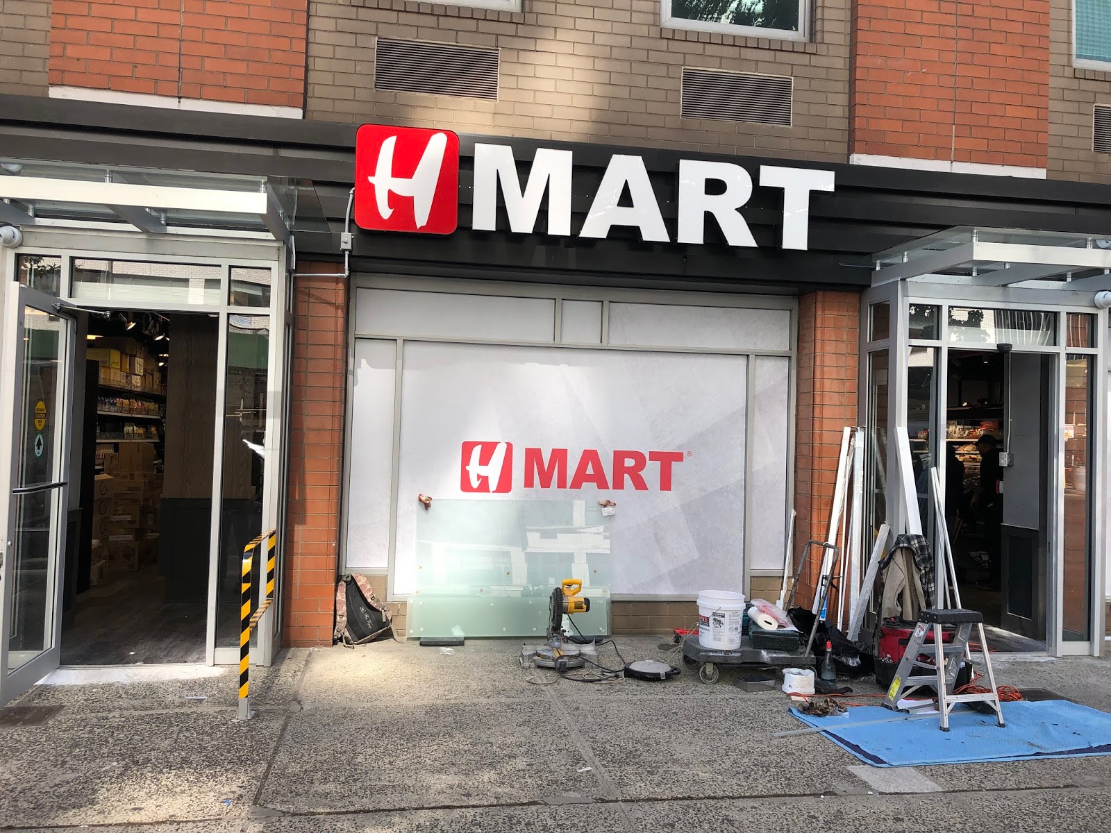EV Grieve H Mart will open very, very soon on 3rd Avenue