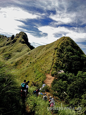 Narrow trail of Mt. Batulao