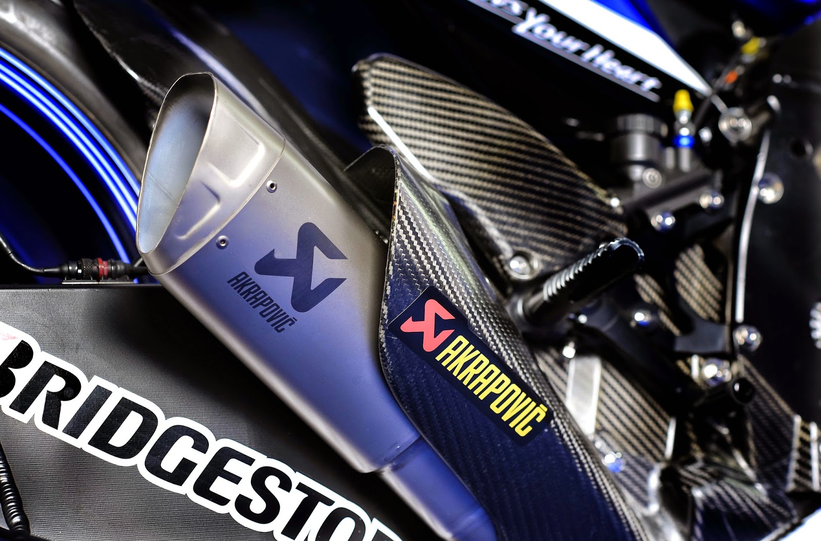 Motogp yamaha m1. Yamaha motogp. M 1 2015. Solomoto мотоцикл. M 1 2015.