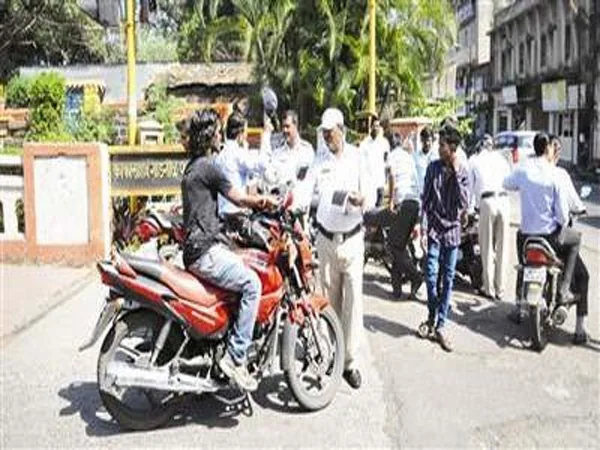 No helmet, no petrol: Kerala govt's diktat to bike riders, Thiruvananthapuram, Passengers, Law, Kochi, Kozhikode, Vehicles, Kerala.