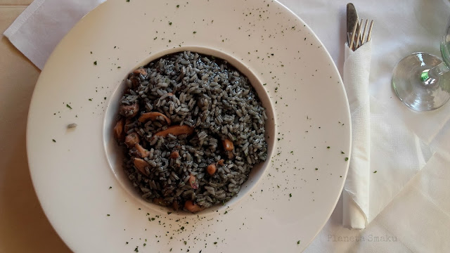 czarne risotto, chorwackie potrawy