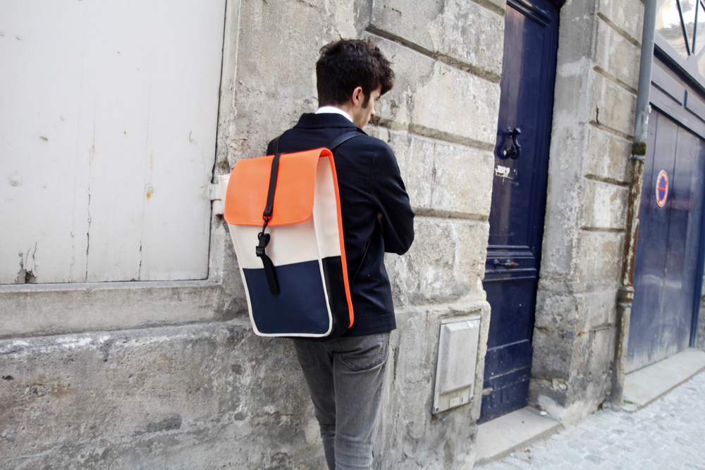 Blog_homme_mode_style-bordeaux_rains-backpack-sac-à-dos_harrington_preppy-atelier-particulier-chemise-col-rond-frye-company-cordovan-derby-paris-royalties-chaussettes