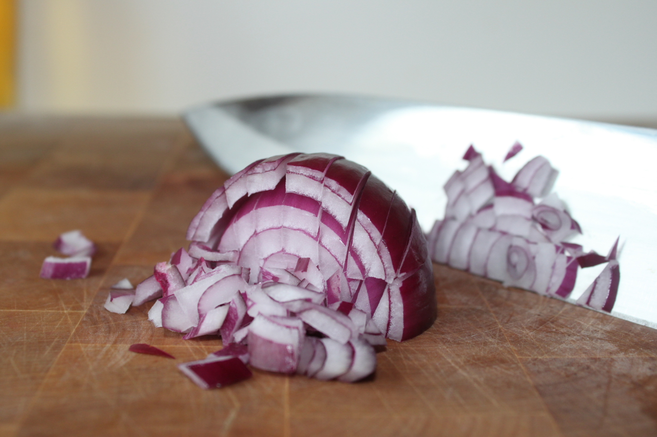 Mama Tommy's Technique How to Dice an Onion Like a Chef [Zack]