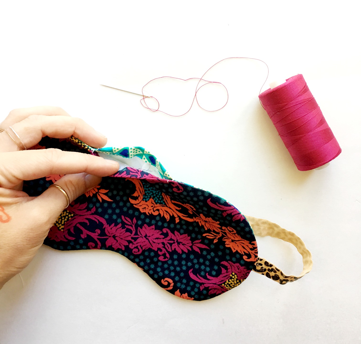 sewhungryhippie How to sew a sleep mask