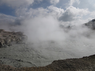 Cráter Kawah Sikidang, en Dieng Plateau