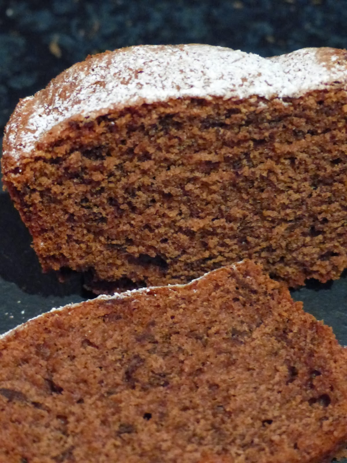 Schokoladenkuchen mit Glühwein &amp; Birnen
