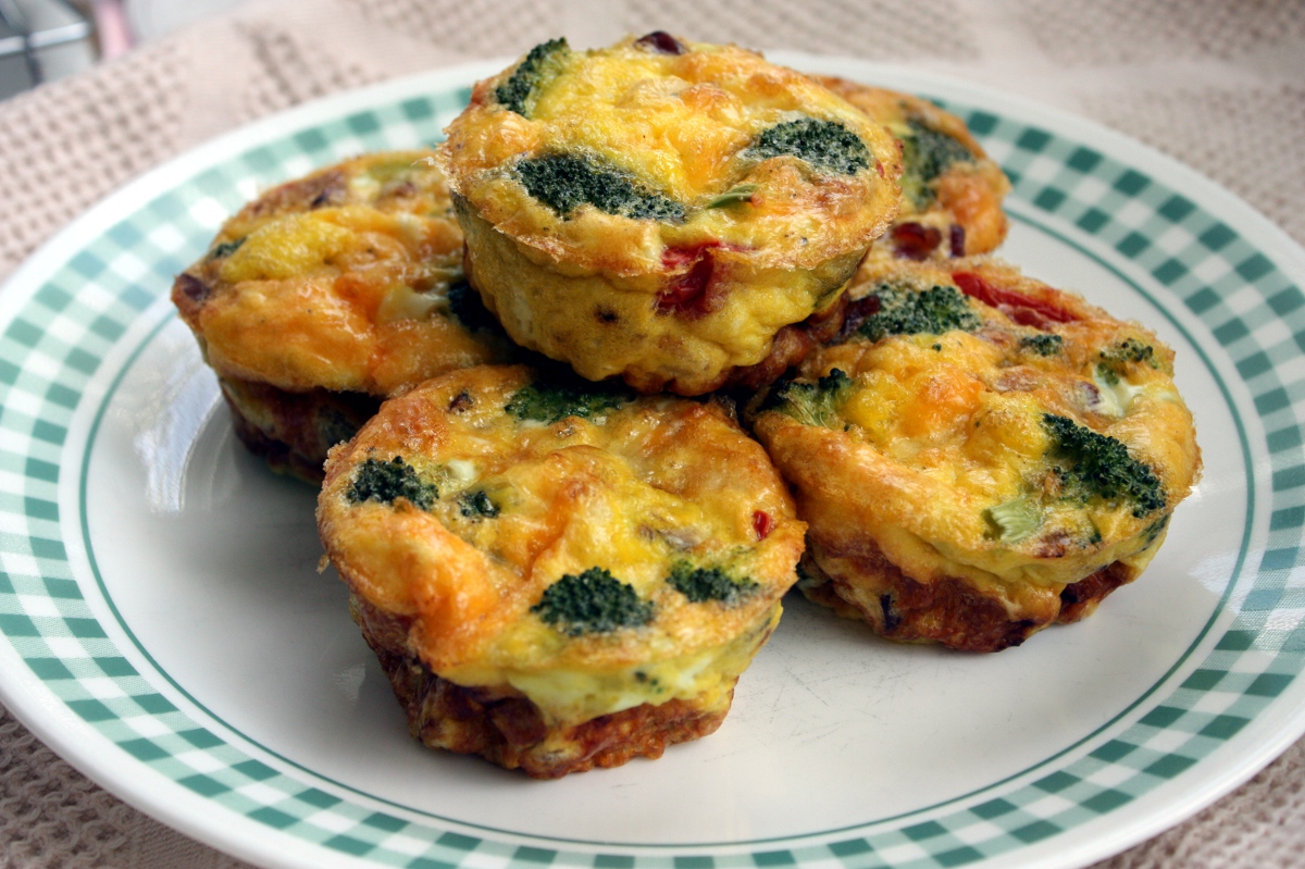 Cee in the Kitchen: personal fritattas aka egg muffins