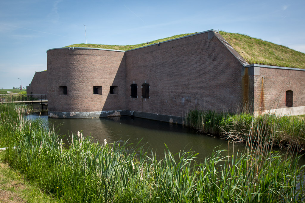 Нидерланды крепость бункер. Крепость в высоцке ленинградской области. Форт сооружение. Линия маннергейма выборг. Владивостокская крепость 19 век.