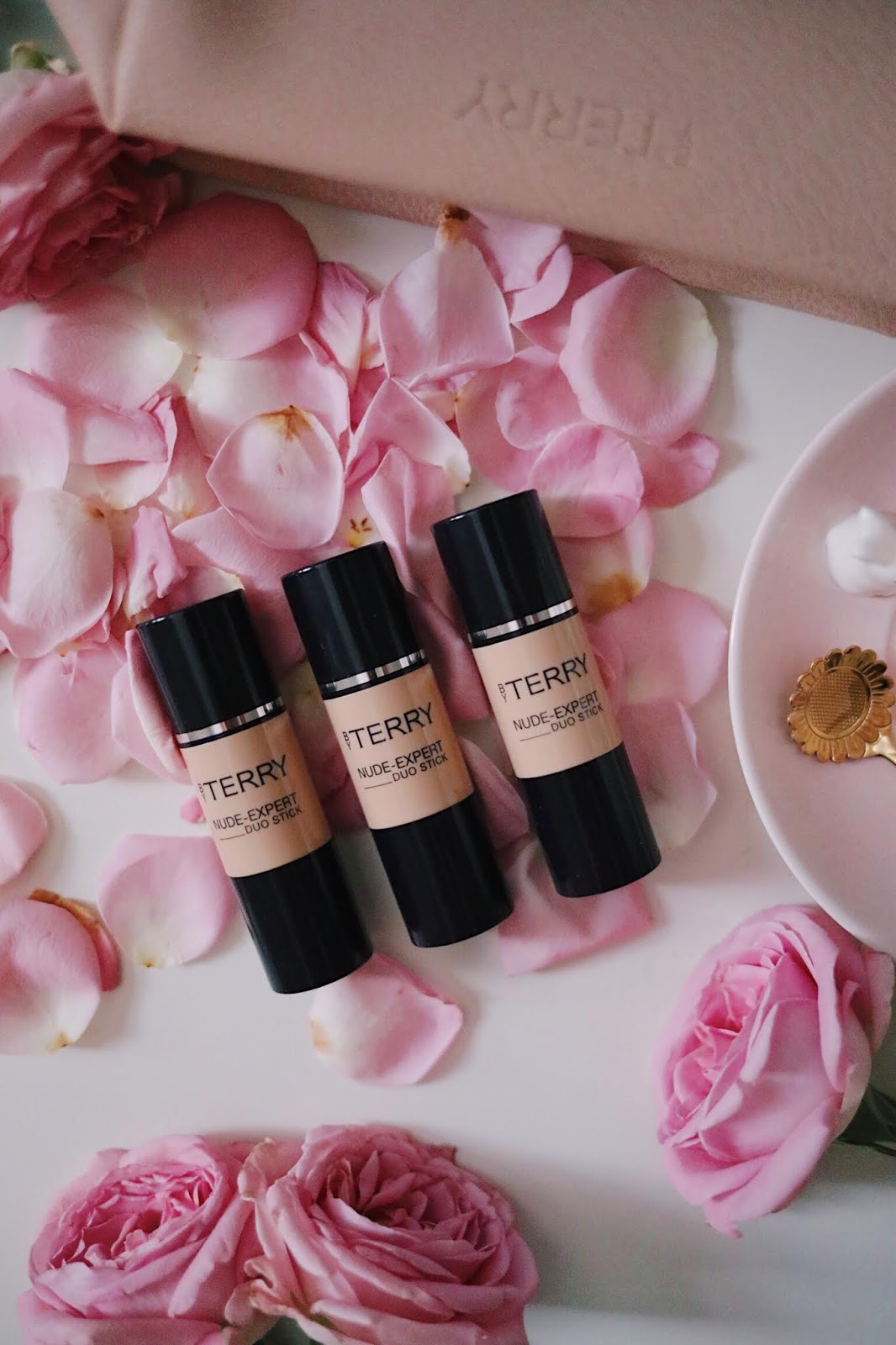 BY TERRY , Nude-Expert Duo Stick ,2.5 Nude Light , 3 Cream Beige ,4 Rosy Beige , FONDATION ,ENLUMINEUR , FOND DE TEINT STICK , ROSEMADEMOISELLE , ROSE MADEMOISELLE , REVUE, AVIS , PARIS ,